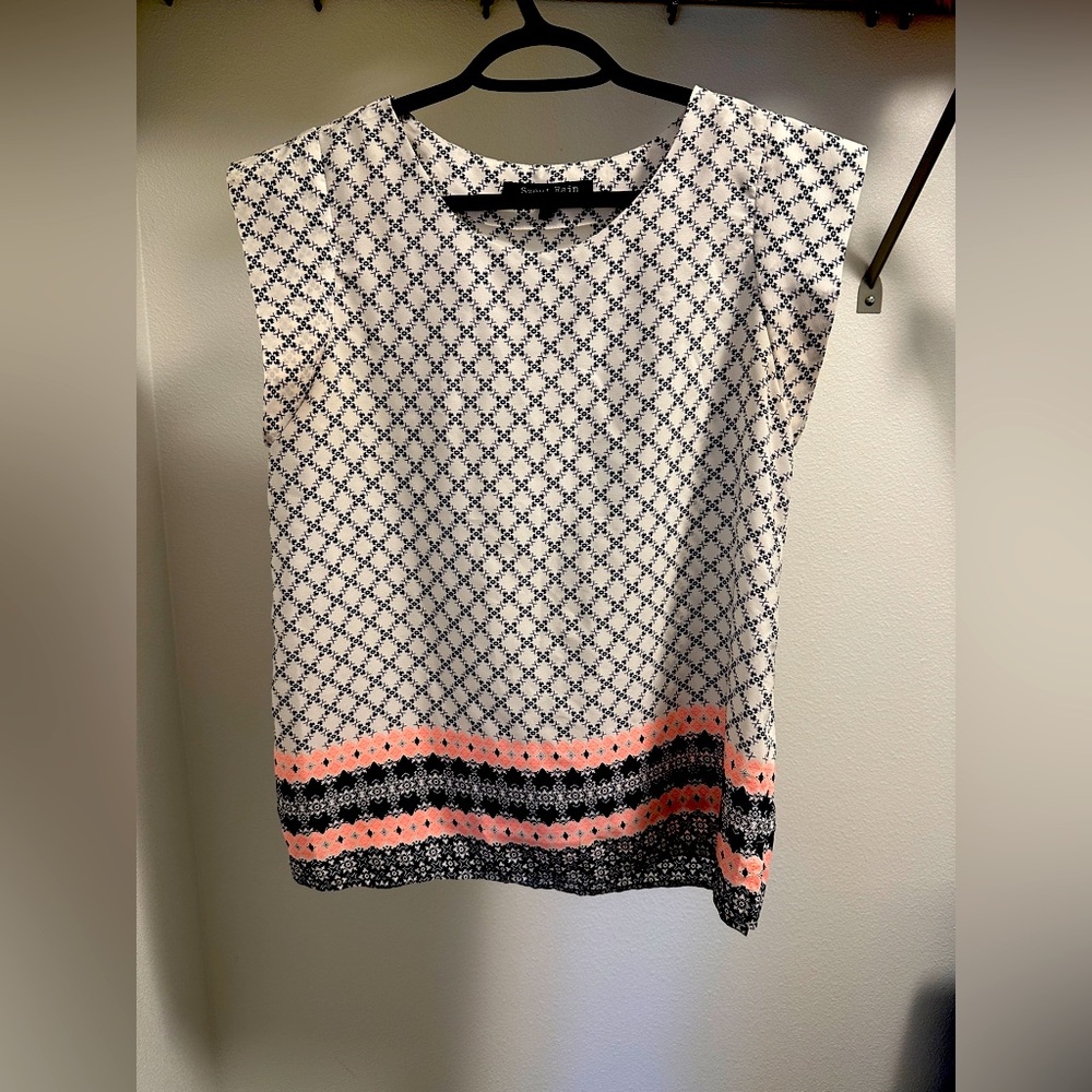 Cute top, sleeveless